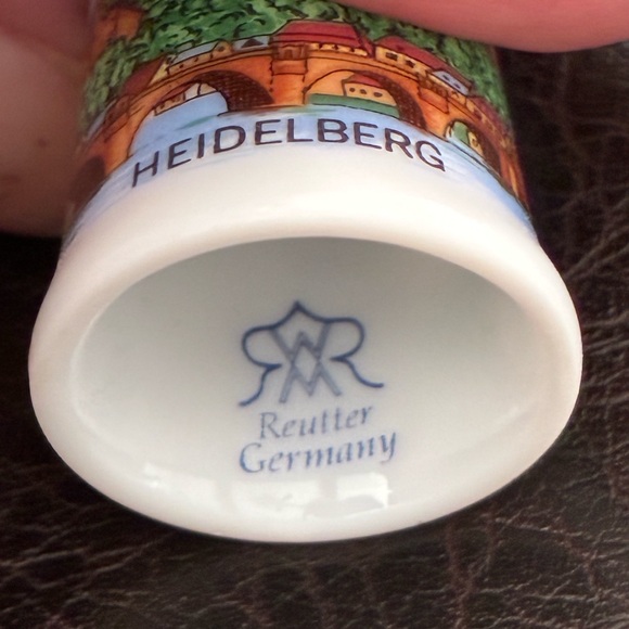 “Heidelberg” and “Regensburg” Porcelain Thimble Set - Picture 4 of 6